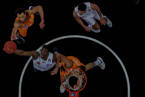 员观战巴黎 员观战巴黎