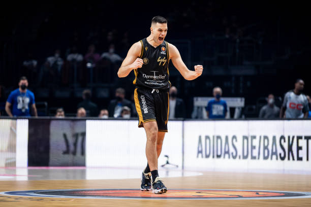 线球员的实 线球员的实